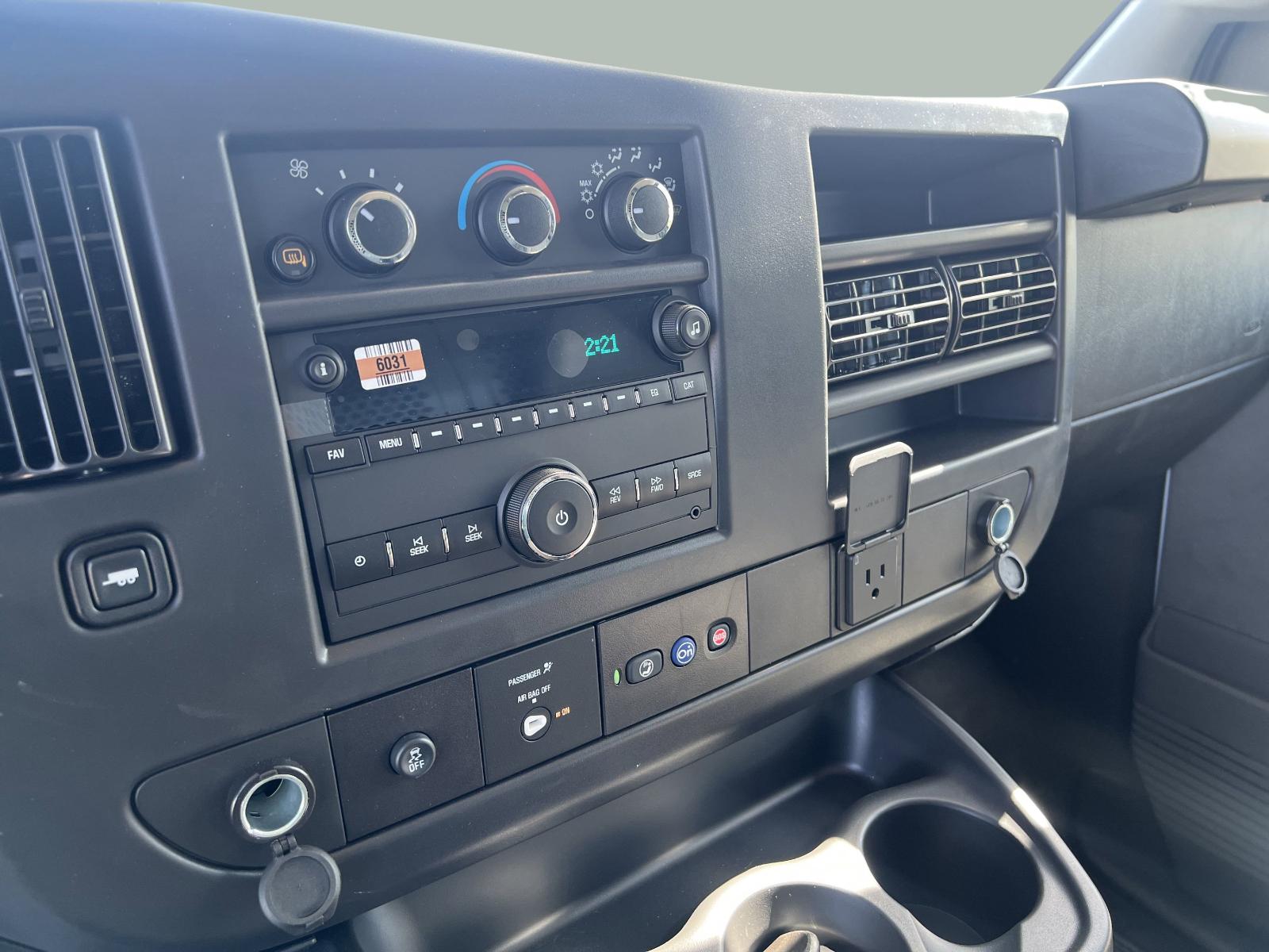 2025 Chevrolet Express Cargo 2500 Vehicle Photo in GEORGETOWN, TX 78626-7508