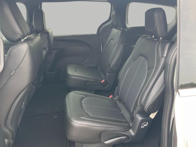 2025 Chrysler Pacifica Vehicle Photo in Kaukauna, WI 54130
