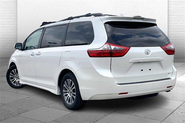 2020 Toyota Sienna Vehicle Photo in KANSAS CITY, MO 64114-4502