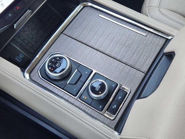 2024 Ford Expedition Vehicle Photo in DENTON, TX 76210-9321
