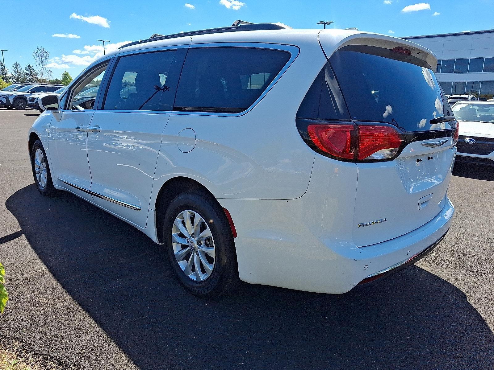 2017 Chrysler Pacifica Vehicle Photo in Easton, PA 18045