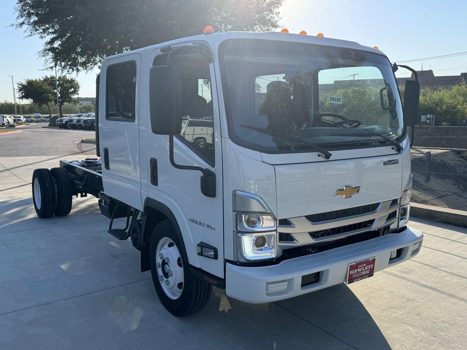 2025 Chevrolet Low Cab Forward 5500 XG Vehicle Photo in GEORGETOWN, TX 78626-7508