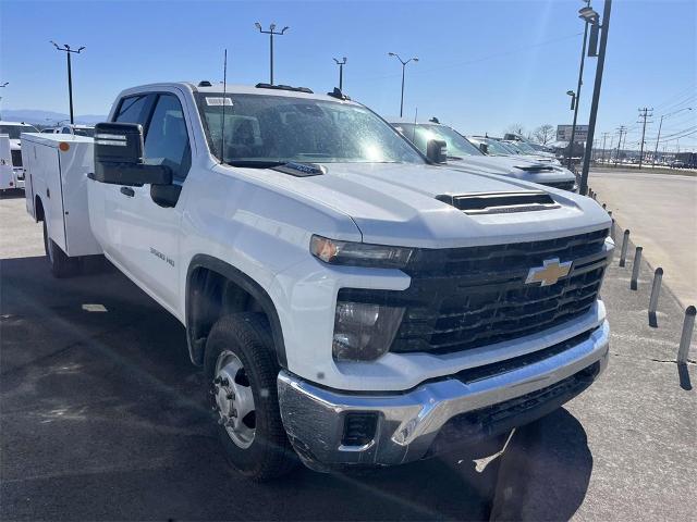 2024 Chevrolet Silverado 3500 HD Chassis Cab Vehicle Photo in ALCOA, TN 37701-3235