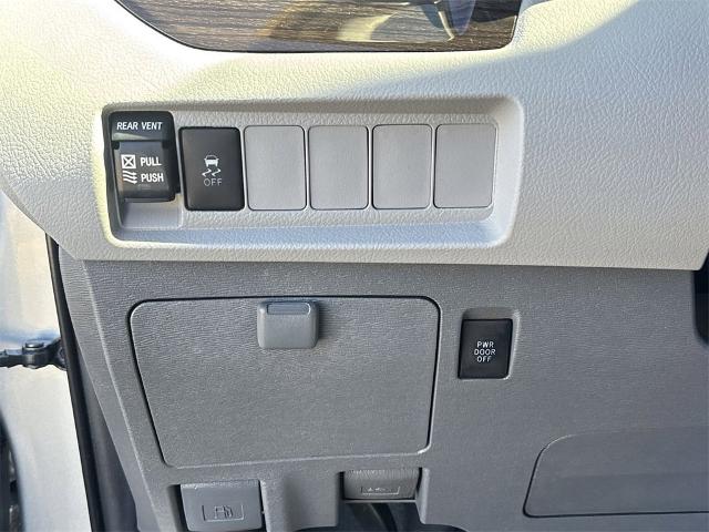 2020 Toyota Sienna Vehicle Photo in ALBERTVILLE, AL 35950-0246