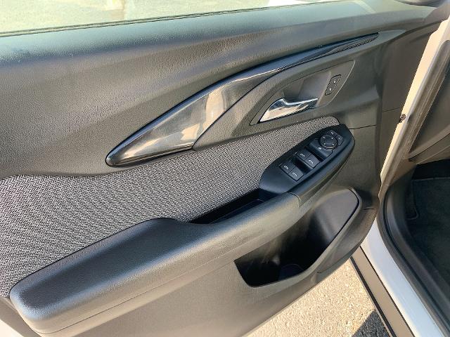 2023 Chevrolet Trailblazer Vehicle Photo in MOON TOWNSHIP, PA 15108-2571