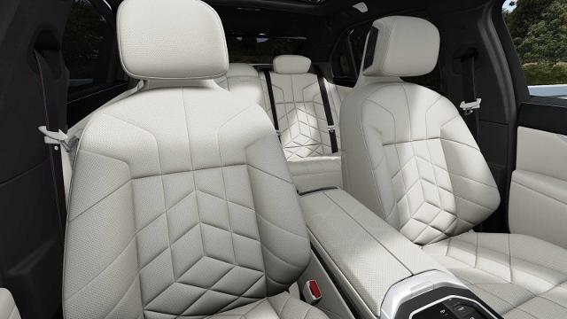 2025 BMW 750e xDrive Vehicle Photo in GRAPEVINE, TX 76051