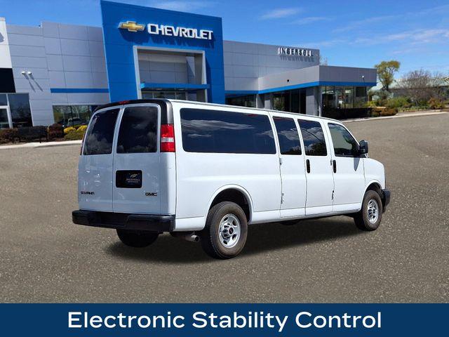 2023 GMC Savana Passenger 3500 Vehicle Photo in DANBURY, CT 06810-5034