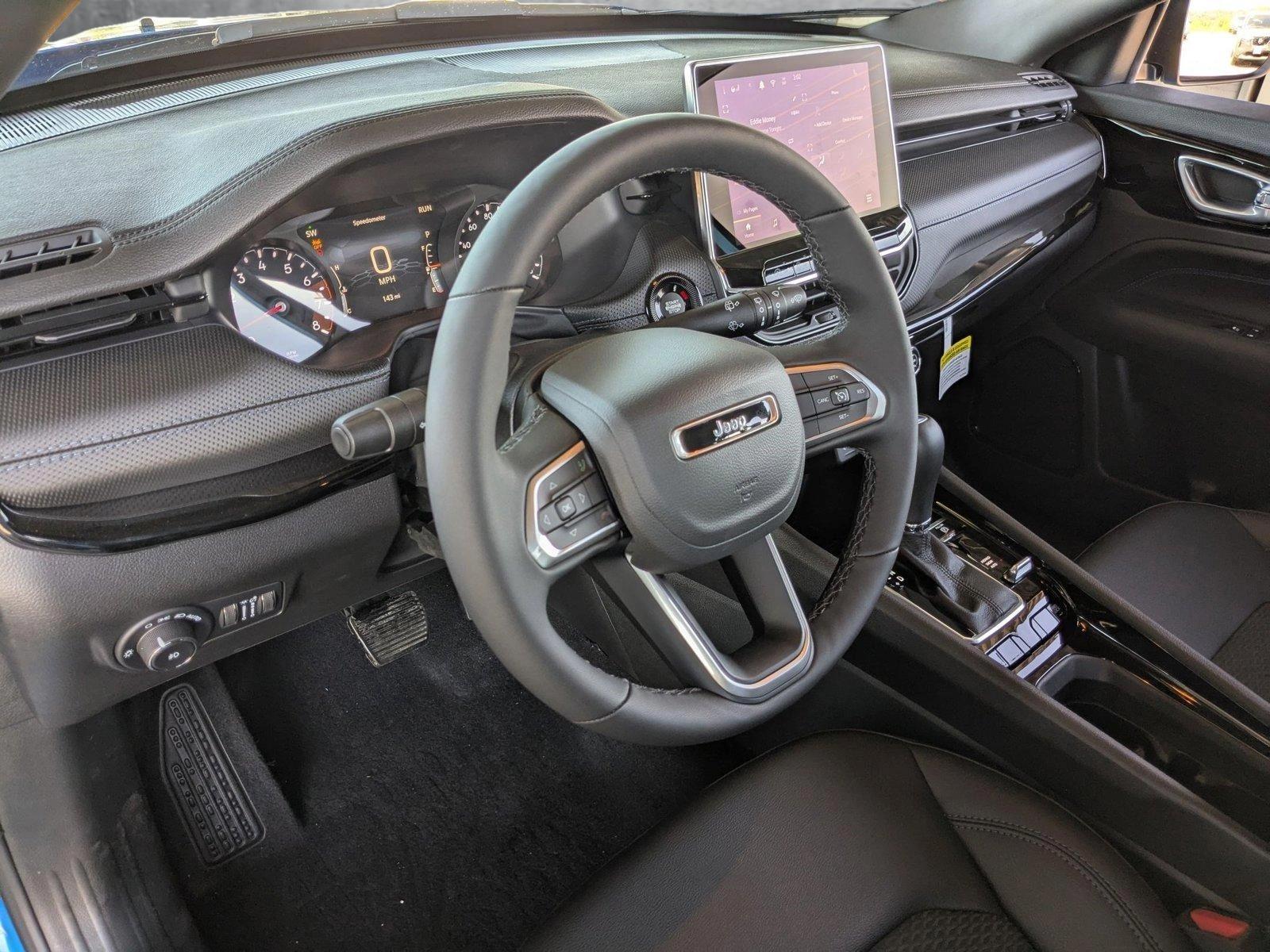 2025 Jeep Compass Vehicle Photo in Valencia, CA 91355