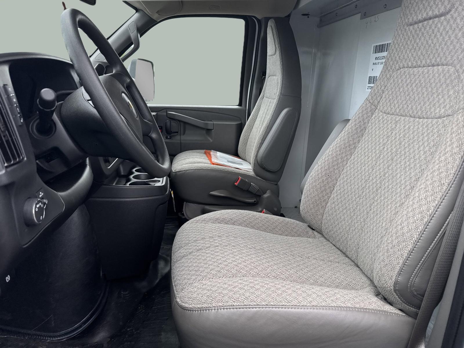 2025 Chevrolet Express Cutaway 3500 Vehicle Photo in GEORGETOWN, TX 78626-7508