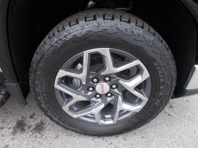 2025 GMC Sierra 1500 Vehicle Photo in LOWELL, MA 01852-4336