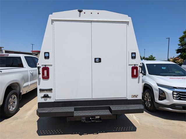 2024 Chevrolet Express Commercial Cutaway Vehicle Photo in ENGLEWOOD, CO 80113-6708