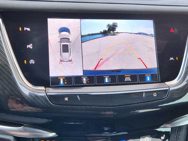 2024 Cadillac XT6 Vehicle Photo in DENTON, TX 76210-9321