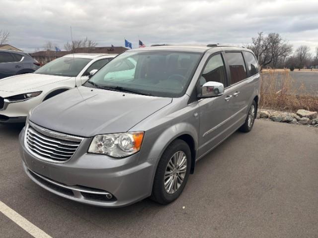2014 Chrysler Town & Country Vehicle Photo in Green Bay, WI 54304
