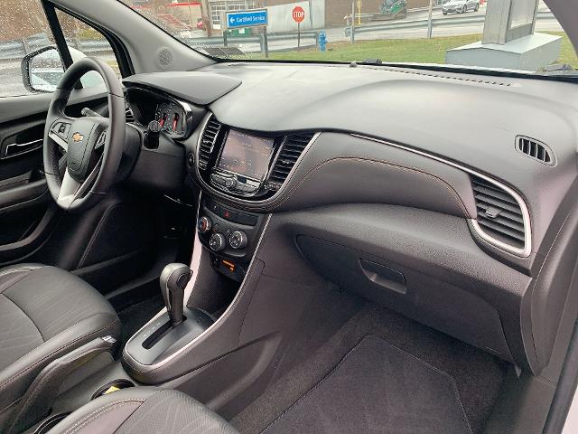 2022 Chevrolet Trax Vehicle Photo in MOON TOWNSHIP, PA 15108-2571