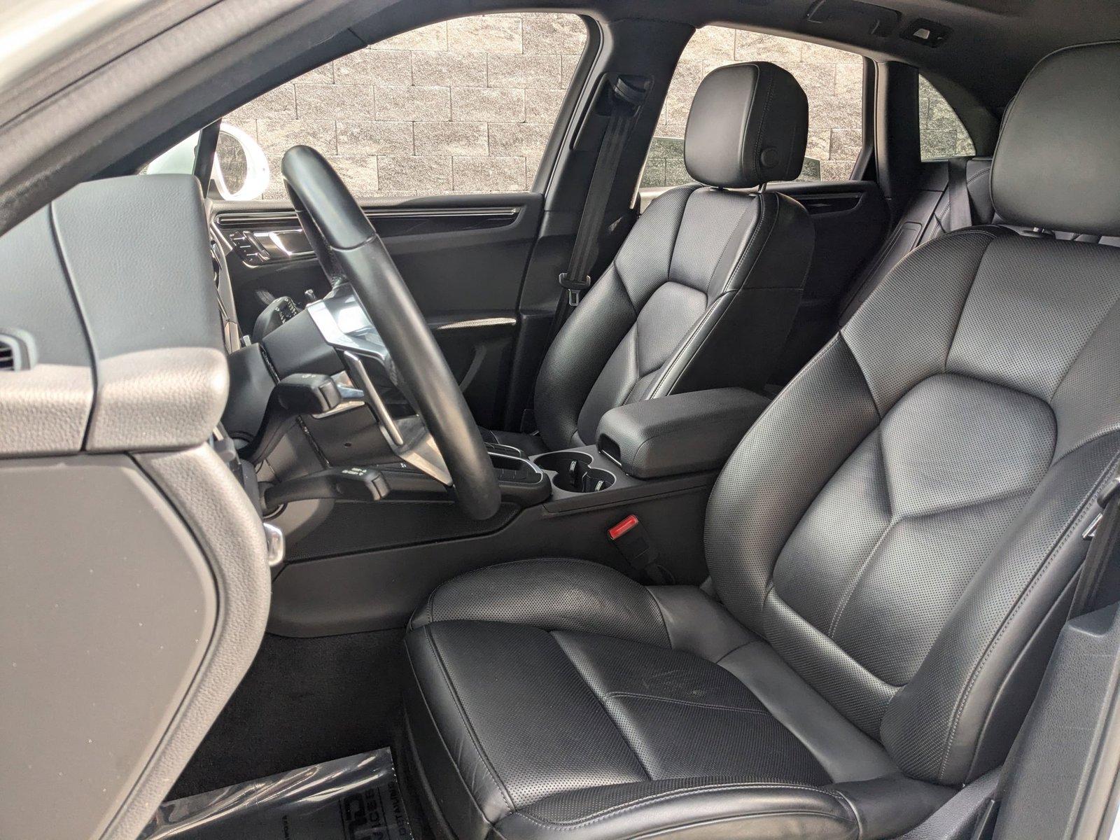 2020 Porsche Macan Vehicle Photo in Towson, MD 21204