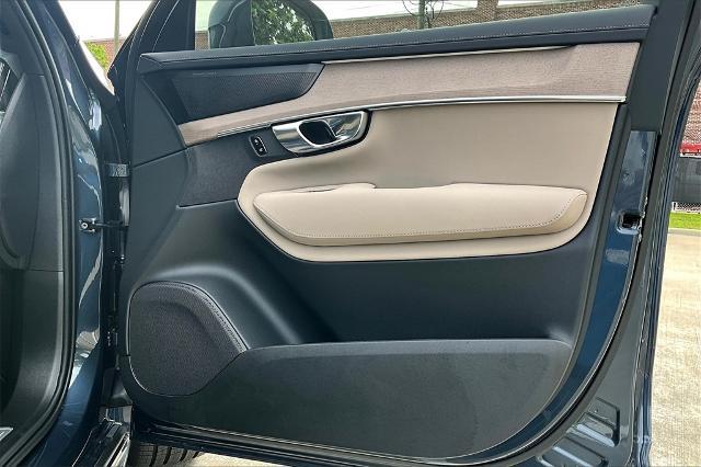 2025 Volvo XC90 Plug-In Hybrid Vehicle Photo in Houston, TX 77007