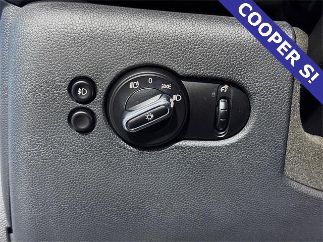2015 MINI Cooper S Hardtop 4 Door Vehicle Photo in Puyallup, WA 98371