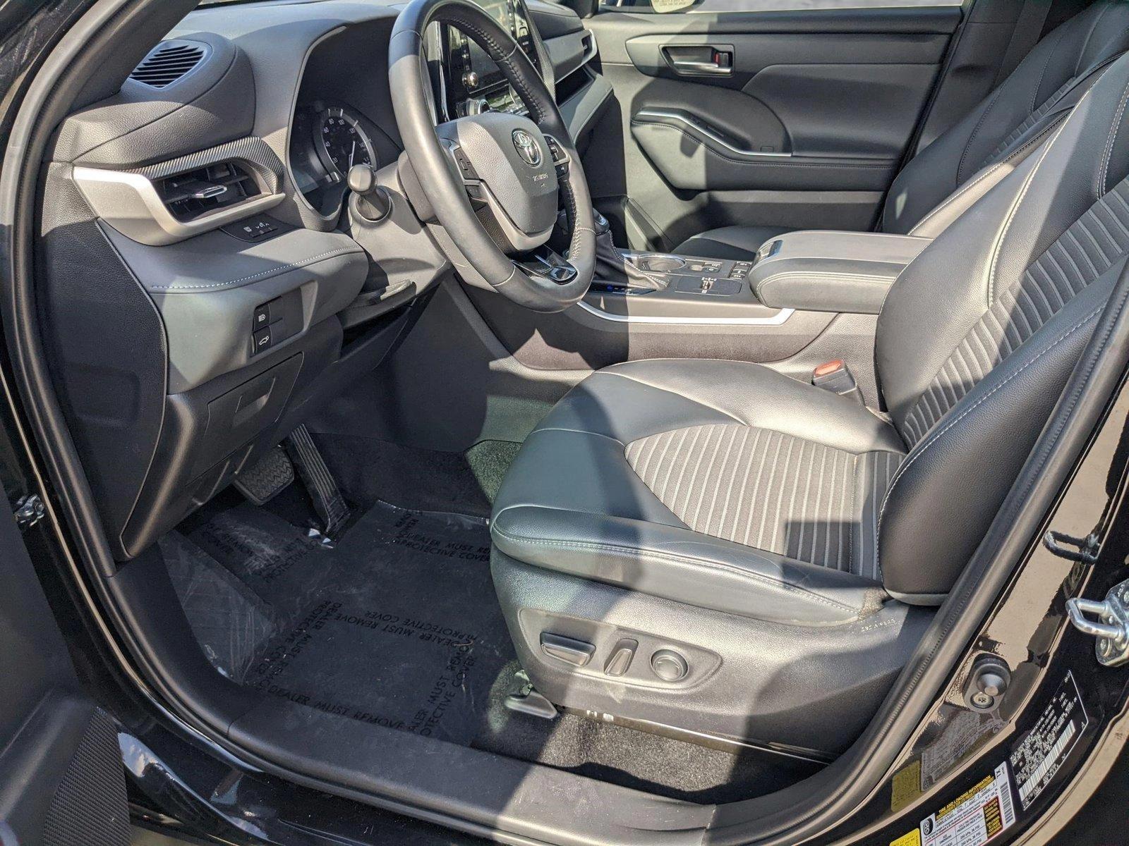 2022 Toyota Highlander Vehicle Photo in Davie, FL 33331