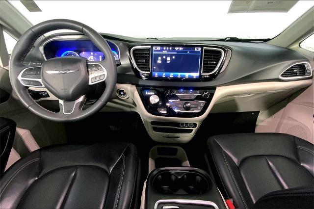 2023 Chrysler Pacifica Vehicle Photo in Lees Summit, MO 64086