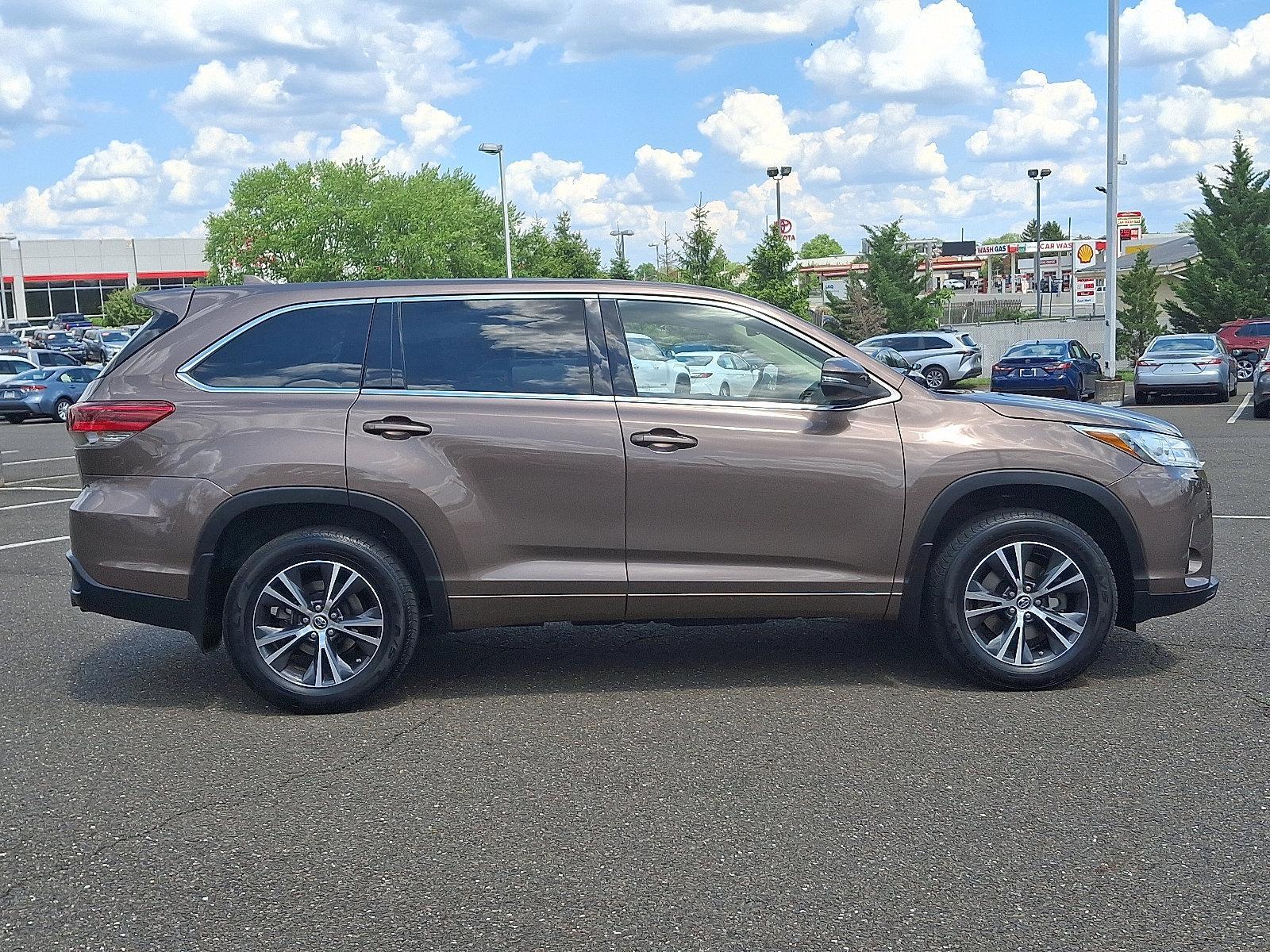 2018 Toyota Highlander Vehicle Photo in Trevose, PA 19053