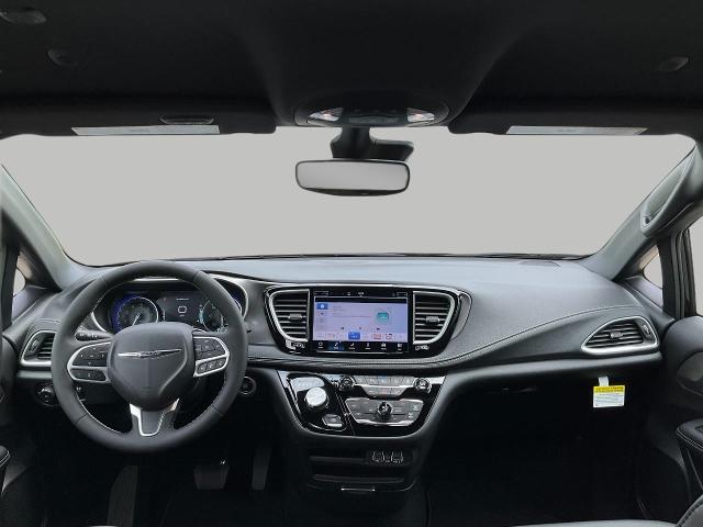 2025 Chrysler Pacifica Vehicle Photo in Kaukauna, WI 54130