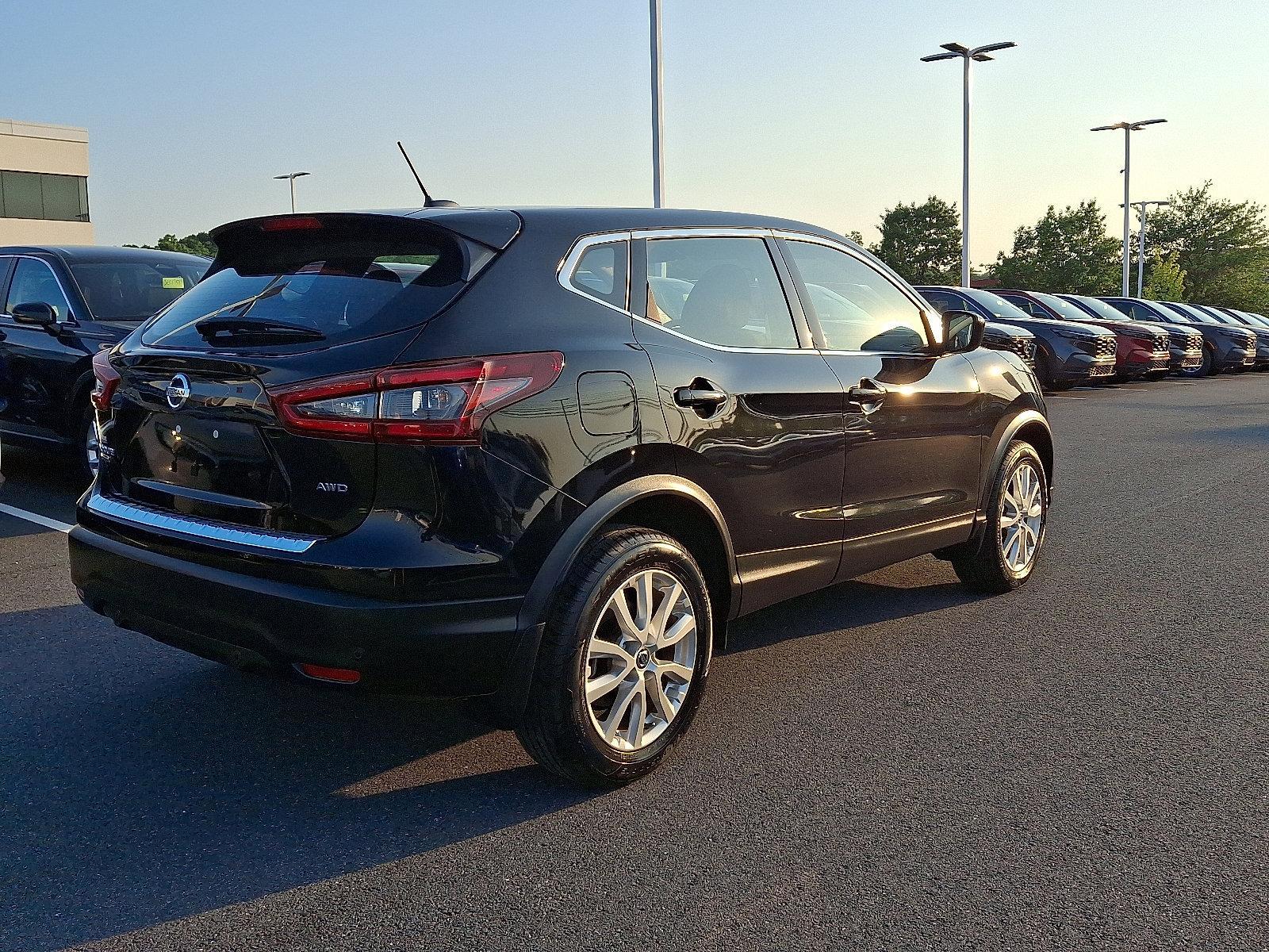 2021 Nissan Rogue Sport Vehicle Photo in Harrisburg, PA 17111