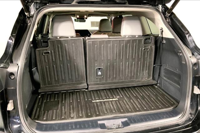 2023 Toyota Highlander Vehicle Photo in Lees Summit, MO 64086