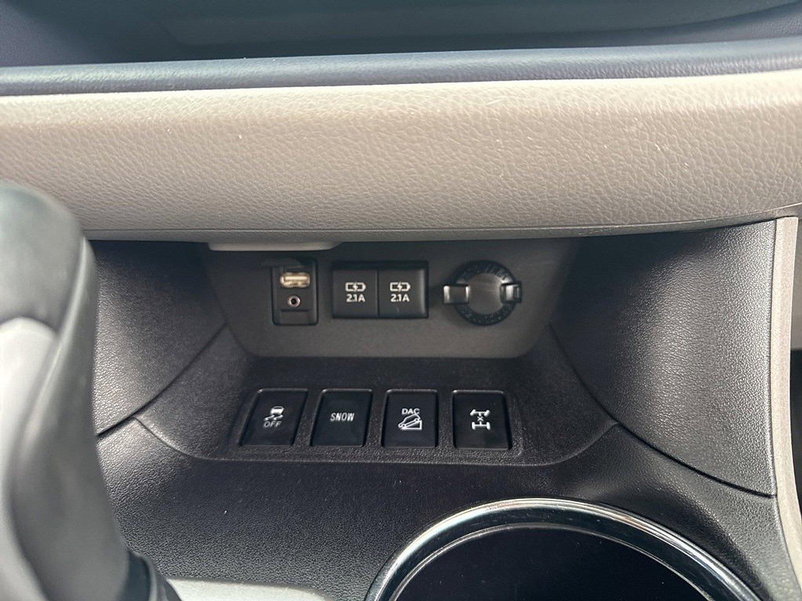 2018 Toyota Highlander Vehicle Photo in Harrisburg, PA 17111
