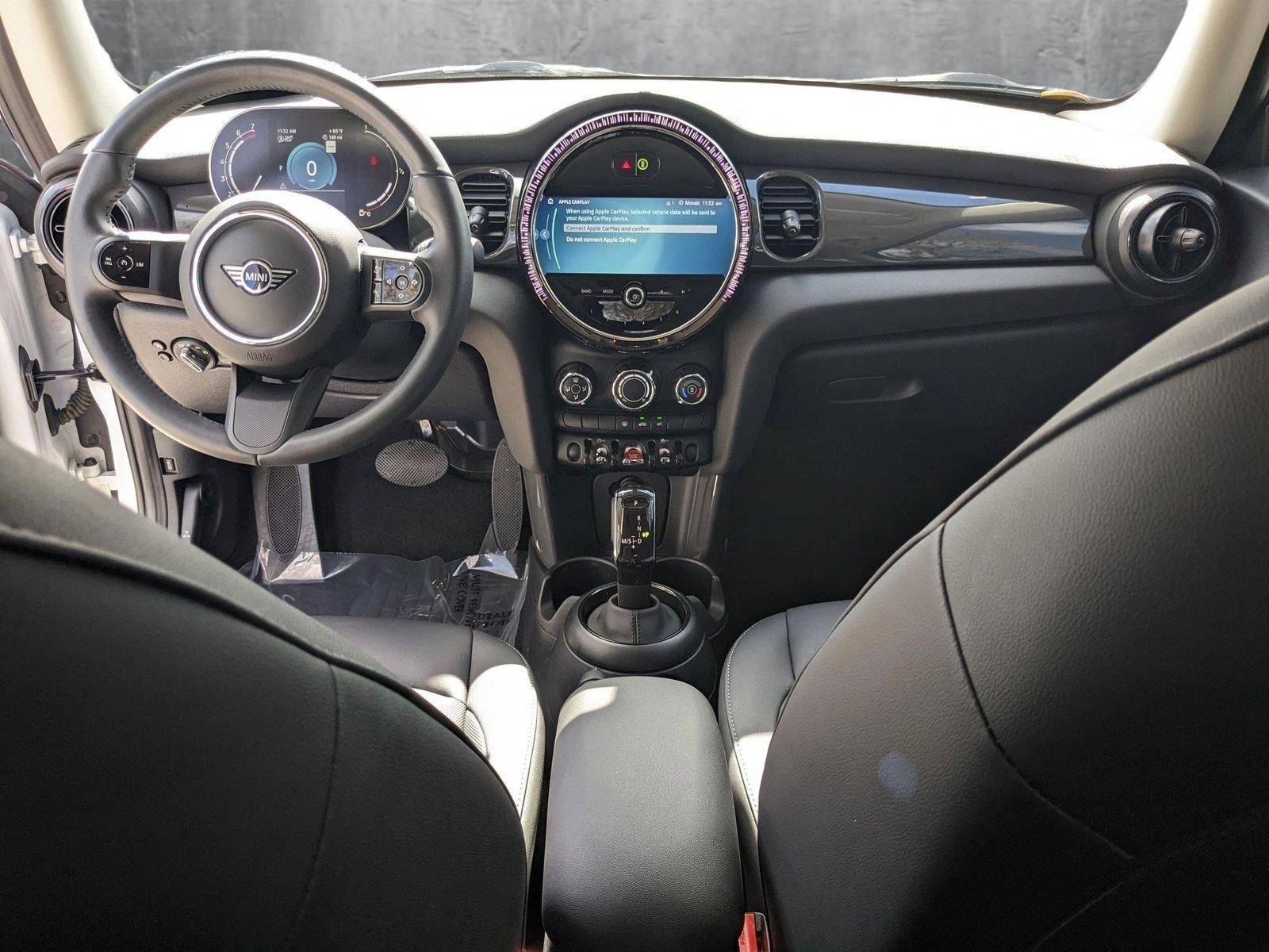 2024 MINI Cooper Hardtop 2 Door Vehicle Photo in Coconut Creek, FL 33073