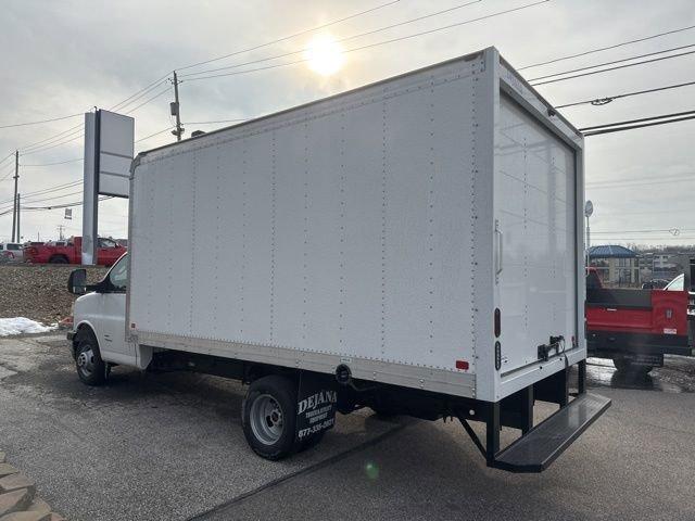 2025 GMC Savana Cutaway 4500 Vehicle Photo in MEDINA, OH 44256-9631