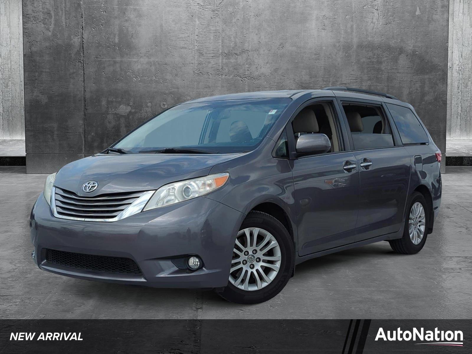 2017 Toyota Sienna Vehicle Photo in Ft. Myers, FL 33907