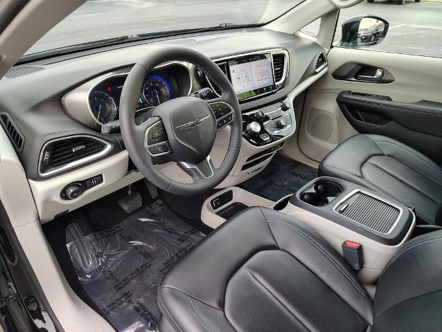 2024 Chrysler Pacifica Vehicle Photo in GREEN BAY, WI 54304-5303