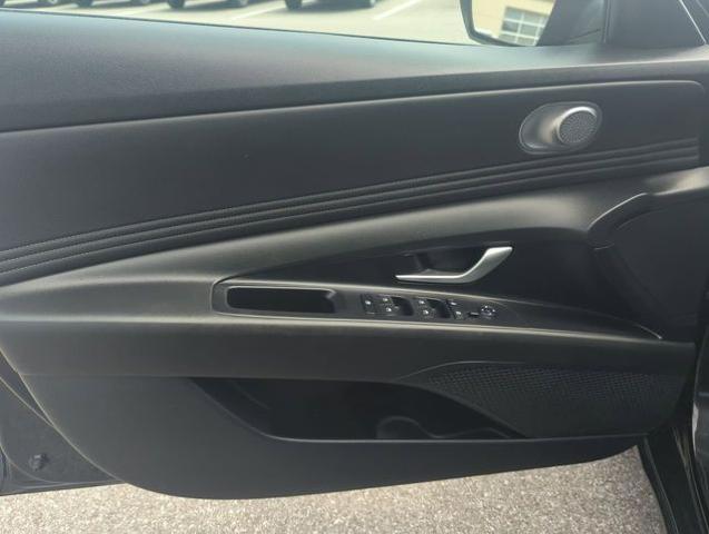 2023 Hyundai ELANTRA Vehicle Photo in Merrillville, IN 46410