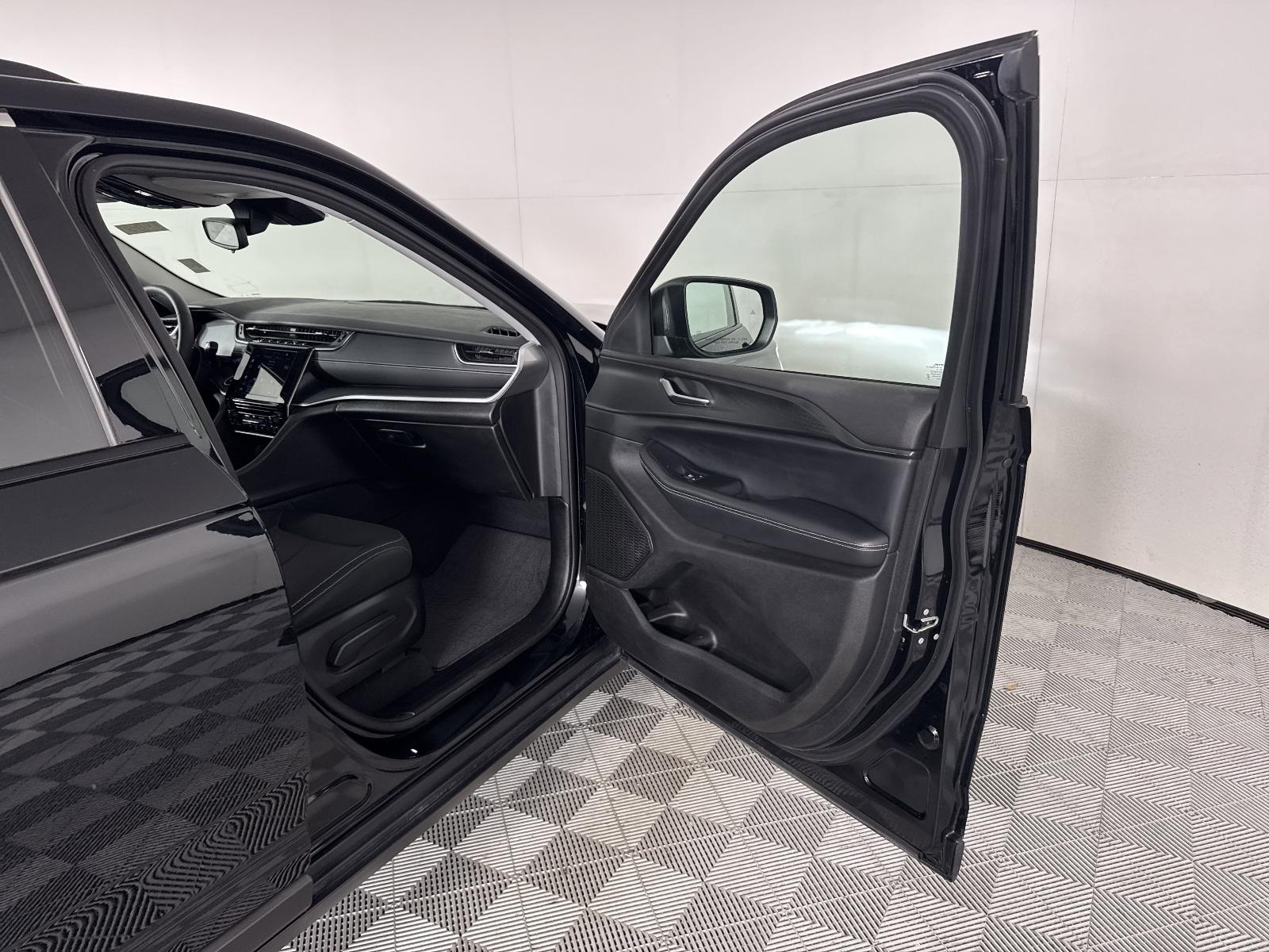 2024 Jeep Grand Cherokee Vehicle Photo in GEORGETOWN, TX 78626-7508