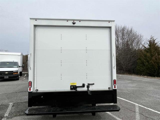 2023 Chevrolet Express Cutaway 3500 Vehicle Photo in ALCOA, TN 37701-3235