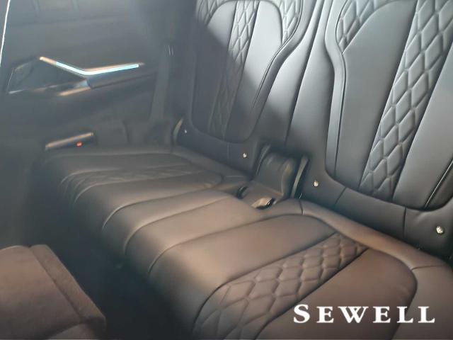 2025 BMW X7 M60i Vehicle Photo in PLANO, TX 75024