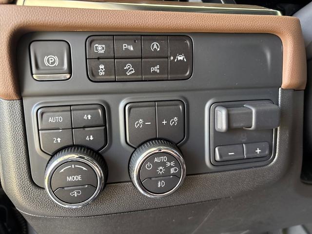 2025 Chevrolet Suburban Vehicle Photo in MANHATTAN, KS 66502-5036