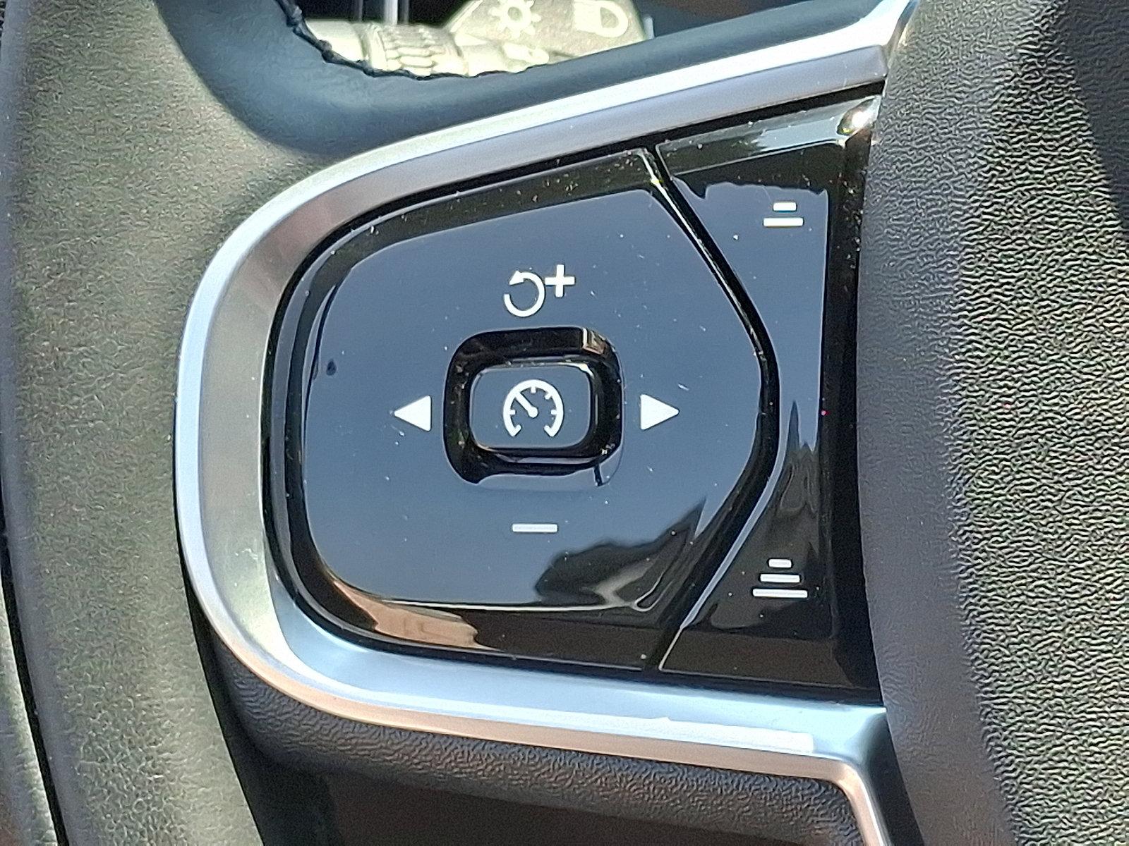 2022 Volvo XC60 Vehicle Photo in Trevose, PA 19053
