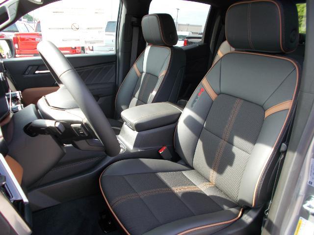 2025 GMC Canyon Vehicle Photo in LOWELL, MA 01852-4336