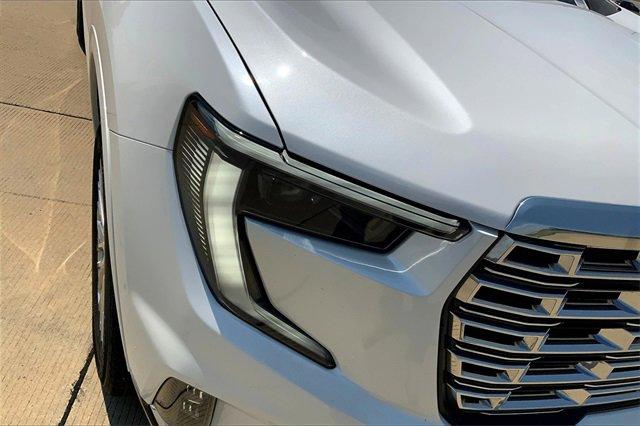 2024 GMC Acadia Vehicle Photo in TOPEKA, KS 66609-0000