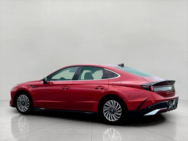 2025 Hyundai SONATA Hybrid Vehicle Photo in Green Bay, WI 54304