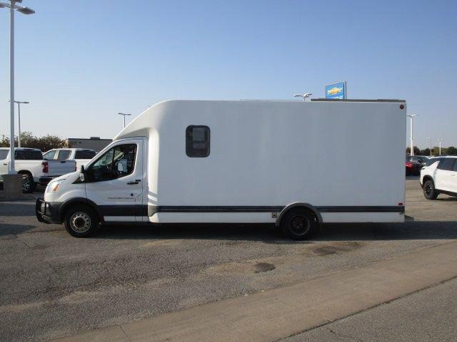 2016 Ford Transit Cutaway Vehicle Photo in Cedar Rapids, IA 52402