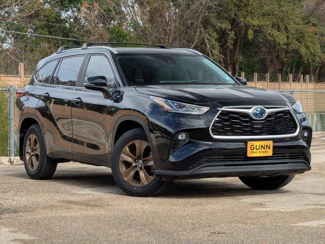 2023 Toyota Highlander Vehicle Photo in San Antonio, TX 78230