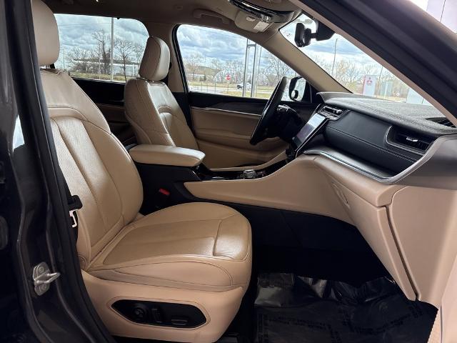2022 Jeep Grand Cherokee L Vehicle Photo in MANHATTAN, KS 66502-5036