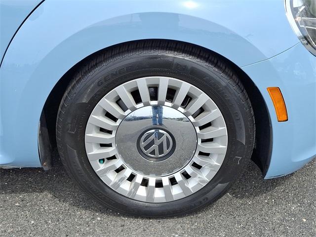 2013 Volkswagen Beetle Convertible Vehicle Photo in SEAFORD, DE 19973-8463
