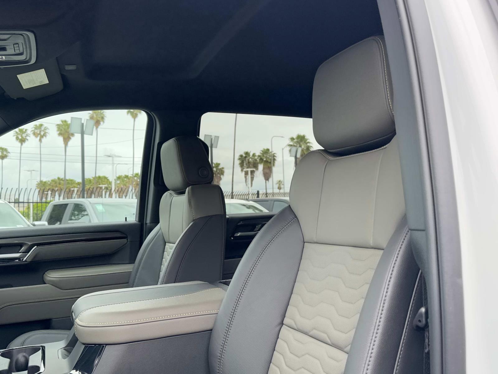2025 Chevrolet Silverado 2500 HD Vehicle Photo in LOS ANGELES, CA 90007-3794