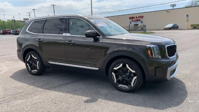2023 Kia Telluride Vehicle Photo in MOON TOWNSHIP, PA 15108-2571