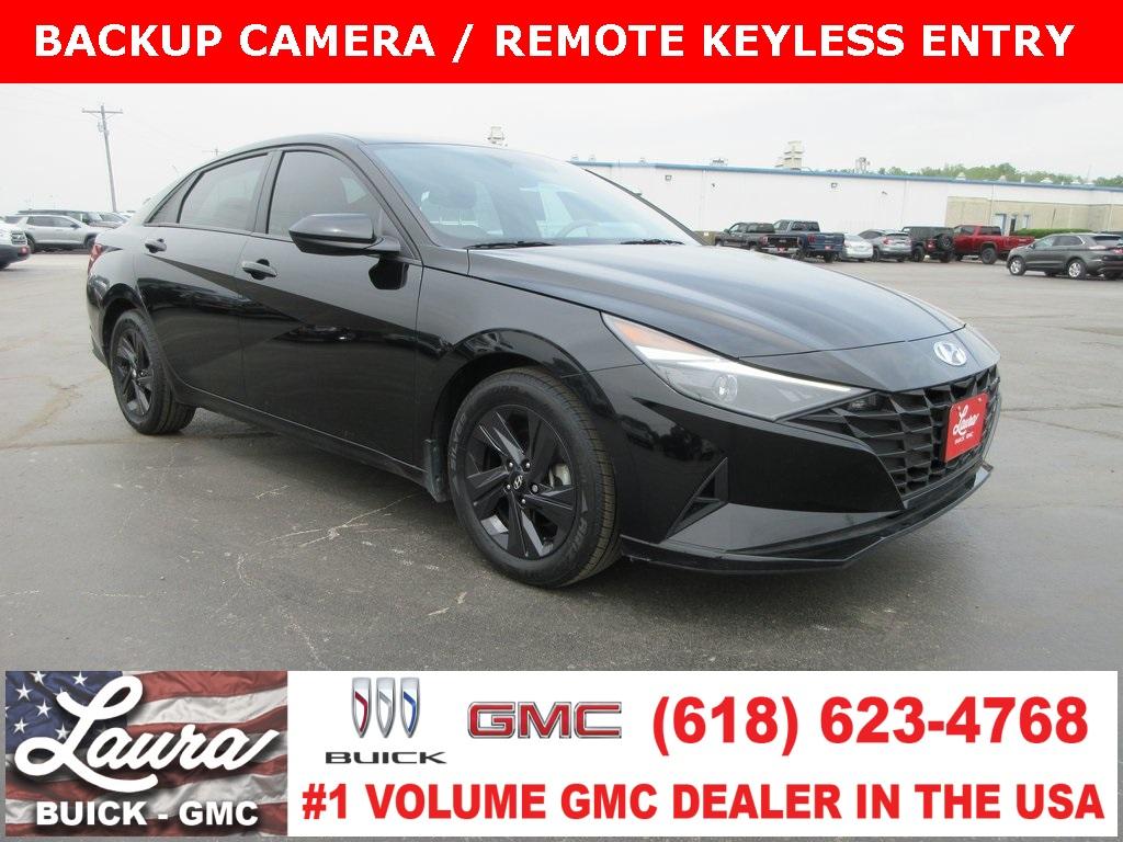2022 Hyundai ELANTRA Vehicle Photo in COLLINSVILLE, IL 62234-5820