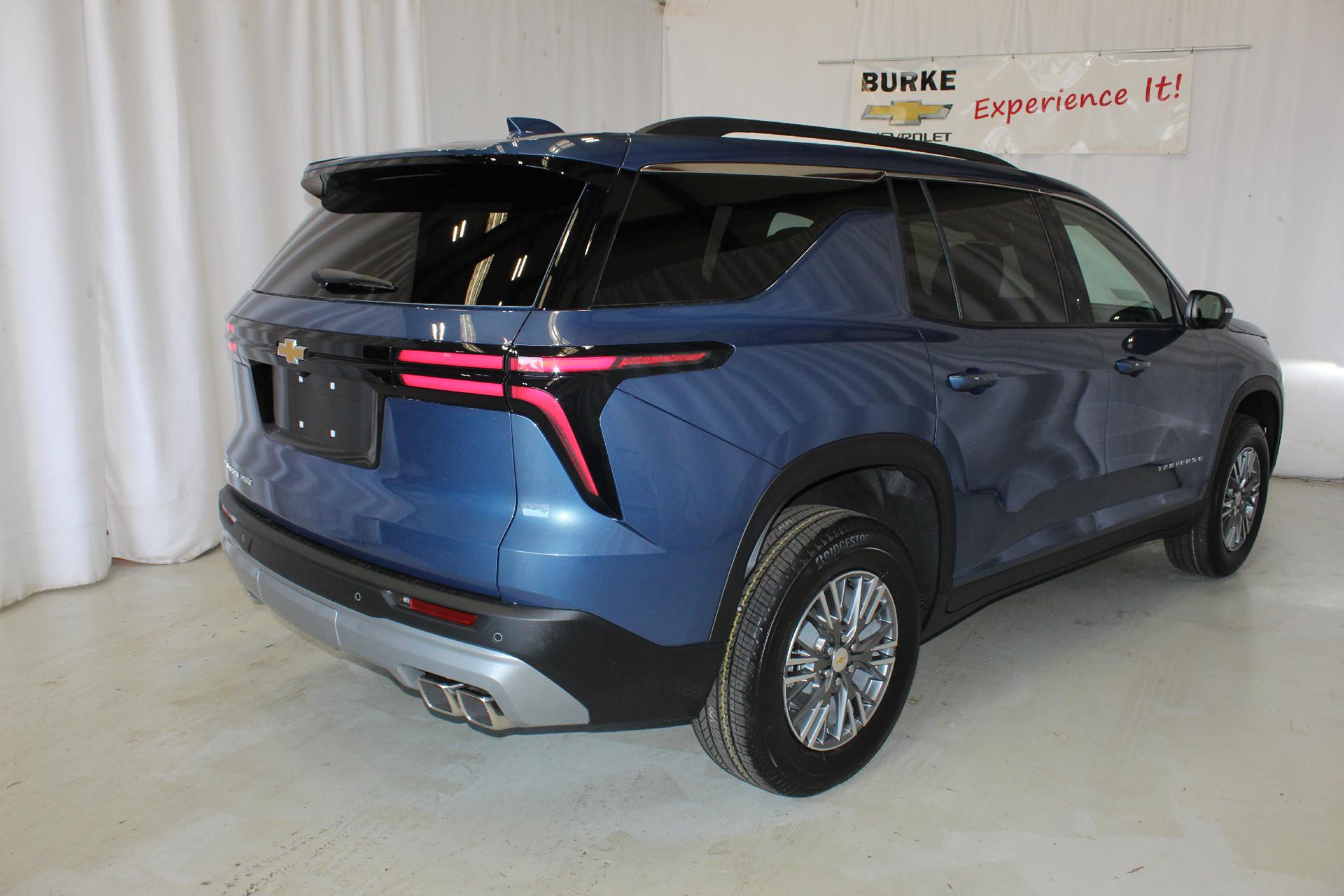 2025 Chevrolet Traverse Vehicle Photo in NORTHAMPTON, MA 01060-1120