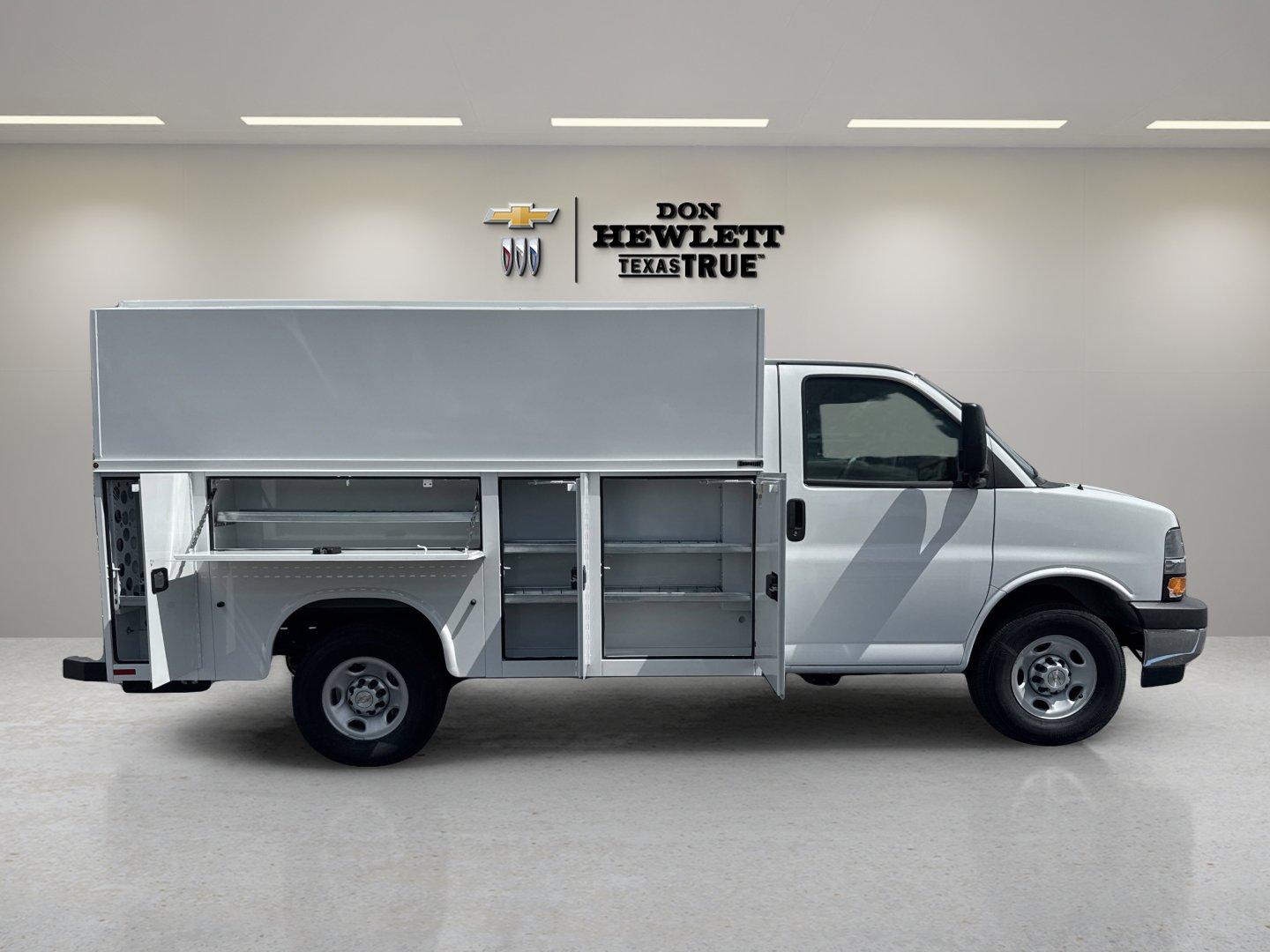2025 Chevrolet Express Cutaway 3500 Vehicle Photo in GEORGETOWN, TX 78626-7508